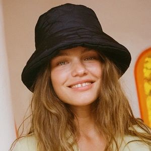 NEW lack of color puffer bucket hat